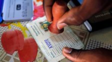 Côte d’Ivoire : un relâchement dans le retrait des cartes d’électeurs, la CEI rassure