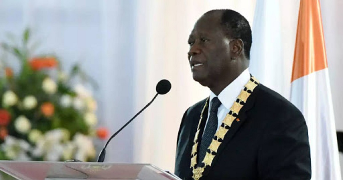 Alassane Ouattara, président ivoirien élu, prête enfin serment