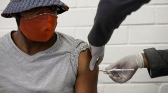 Vaccins covid19 en Afrique du Sud: le pays reçoit ses premières doses