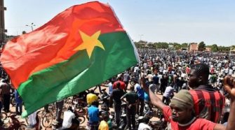 Insecurite au Burkina Faso: les populations envahissent les rues