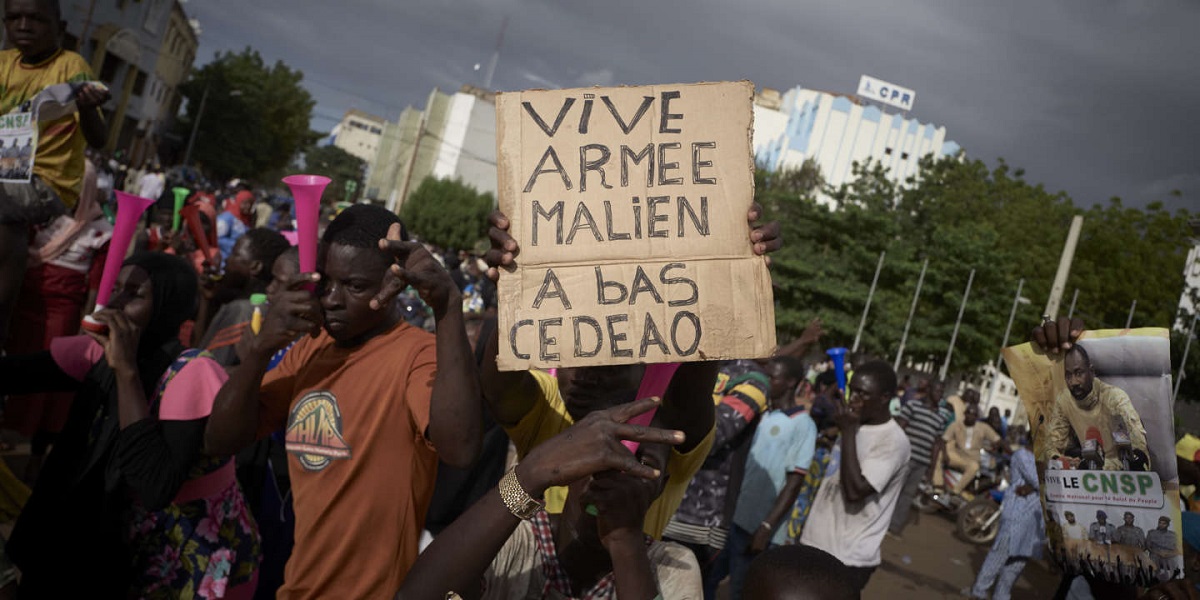 Démonstration de force: la junte malienne ne lâche rien