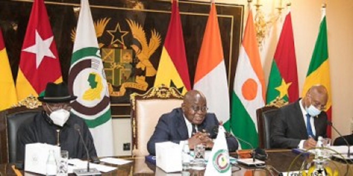 Sanctions contre le Mali: la junte au pouvoir se braque
