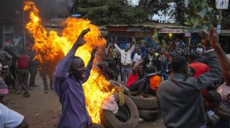 Victoire de William Ruto : les partisans de Raila Odinga contestent