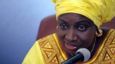 Troisième mandat : Mimi Touré avertit Macky Sall