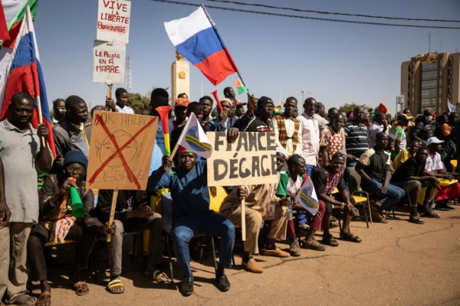 Retrait des troupes françaises au Burkina : le gouvernement confirme