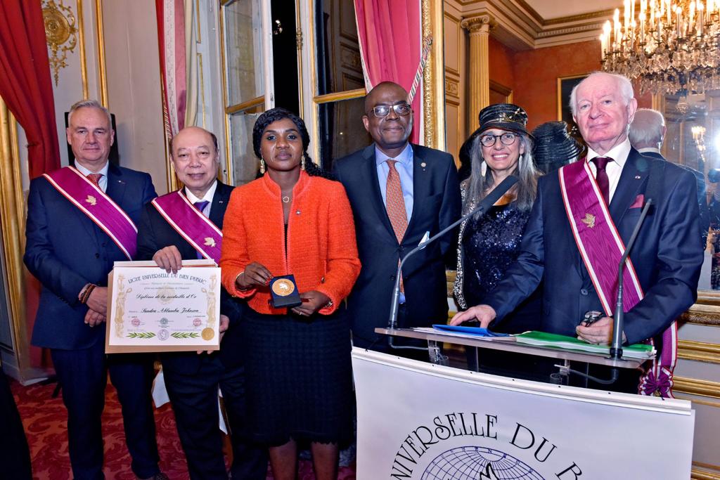 Ligue Universelle du Bien Public : Le Dr Sandra Ablamba Johnson honorée de la plus haute distinction