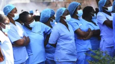 Personnel de santé au Zimbabwe : le gouvernement criminalise le recrutement par d'autres pays